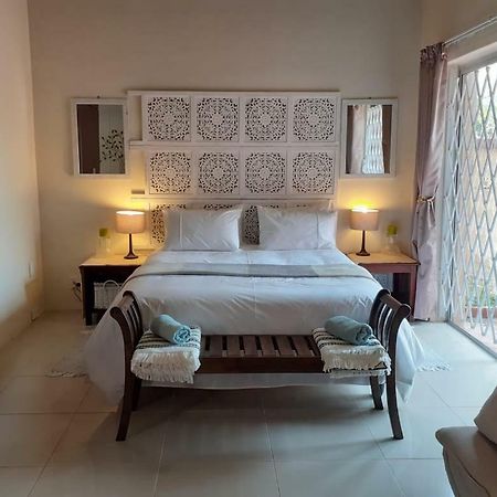 פורט אליזבת' Summerstrand Self Catering For Two מראה חיצוני תמונה