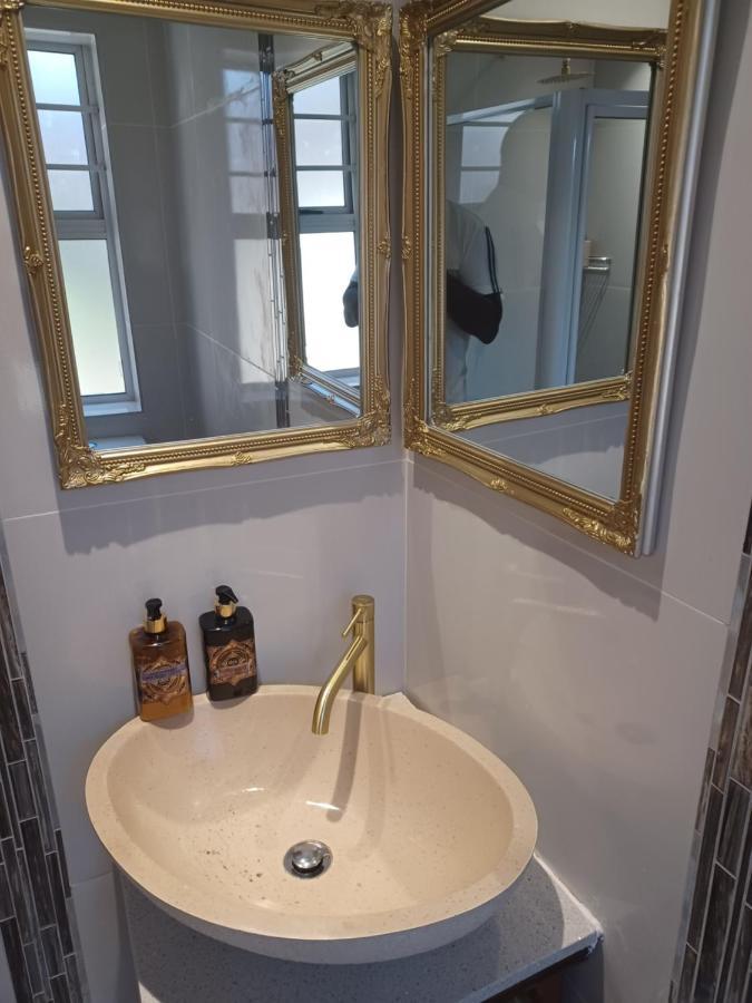 פורט אליזבת' Summerstrand Self Catering For Two מראה חיצוני תמונה