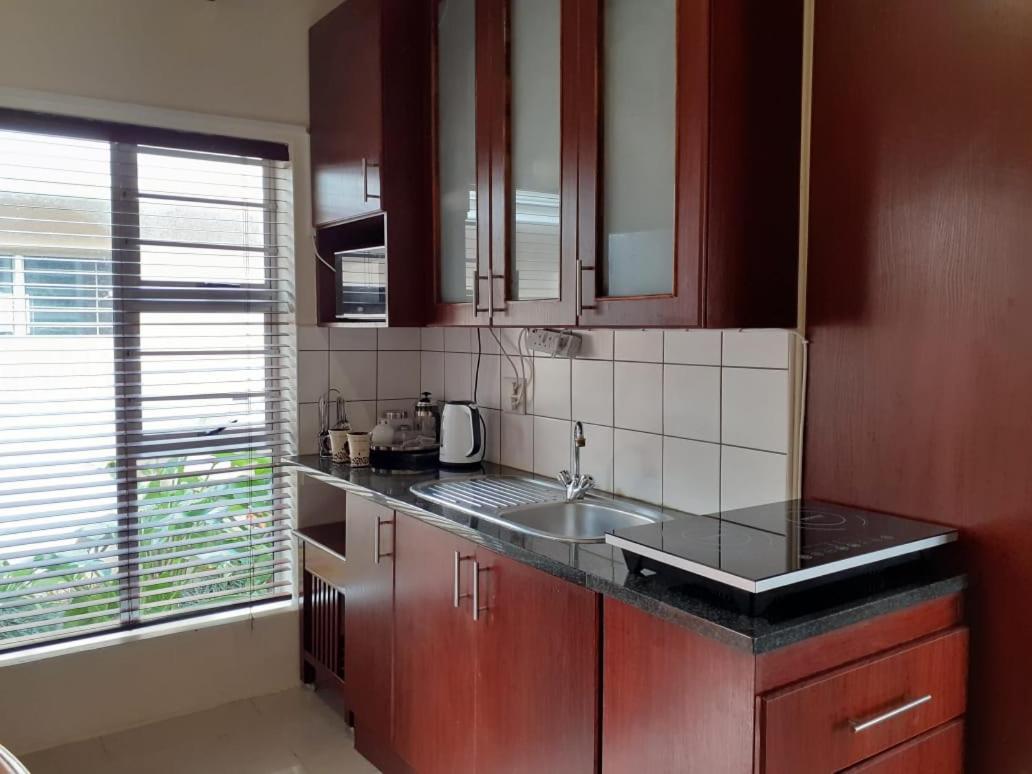 פורט אליזבת' Summerstrand Self Catering For Two מראה חיצוני תמונה