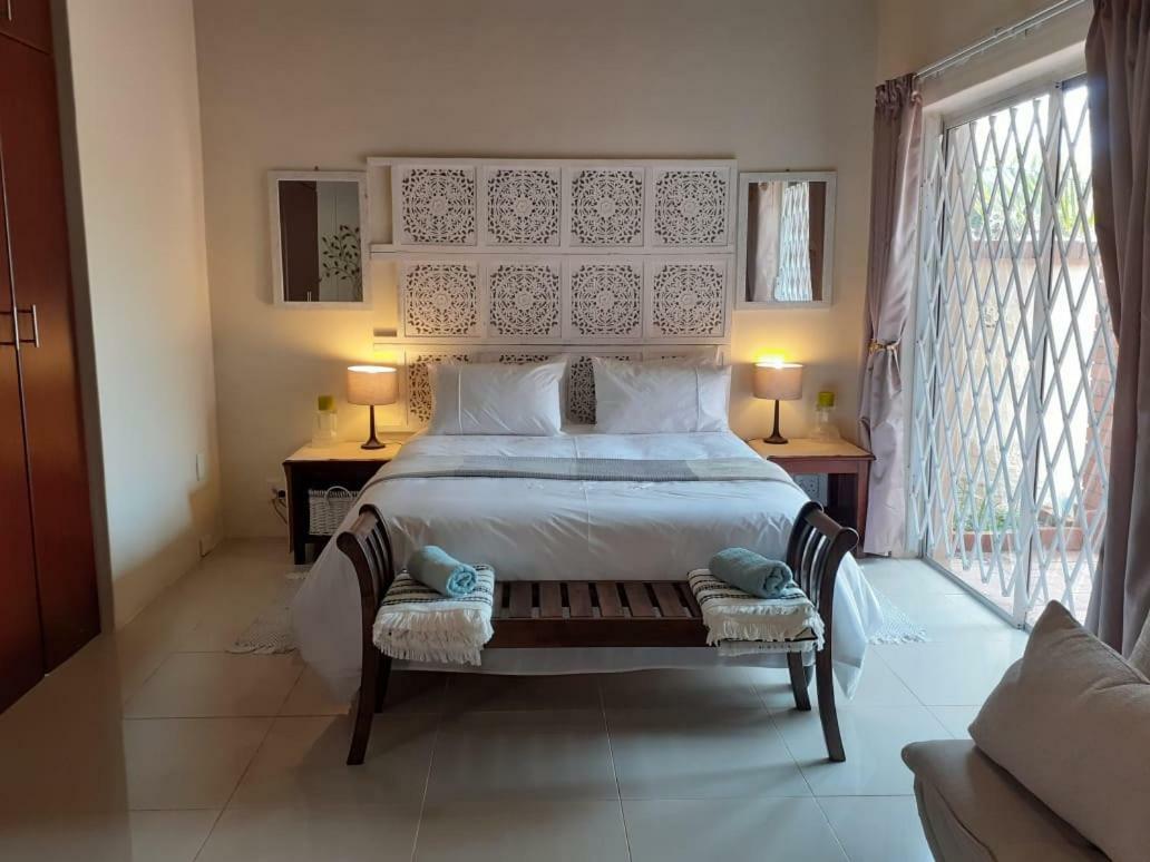 פורט אליזבת' Summerstrand Self Catering For Two מראה חיצוני תמונה